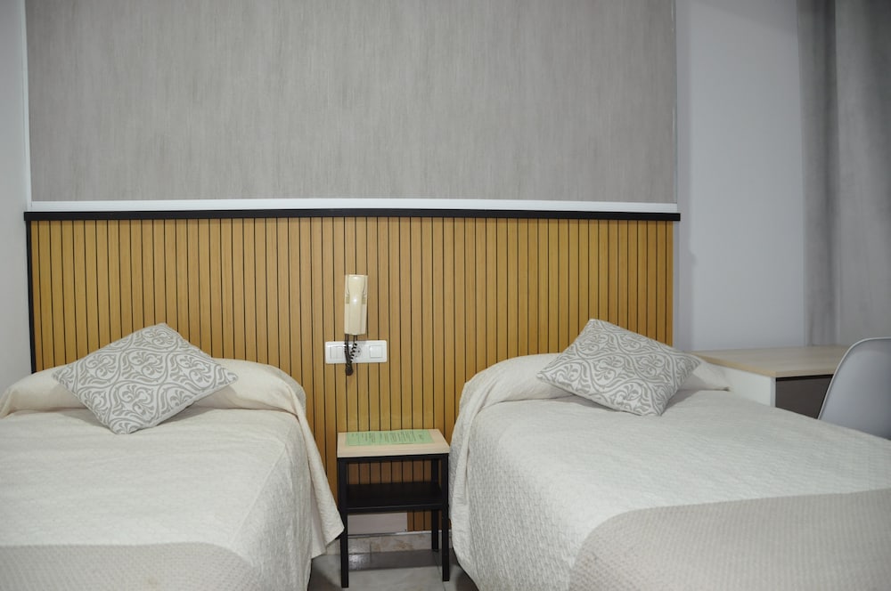Hostal Ramón Y Cajal 25/50