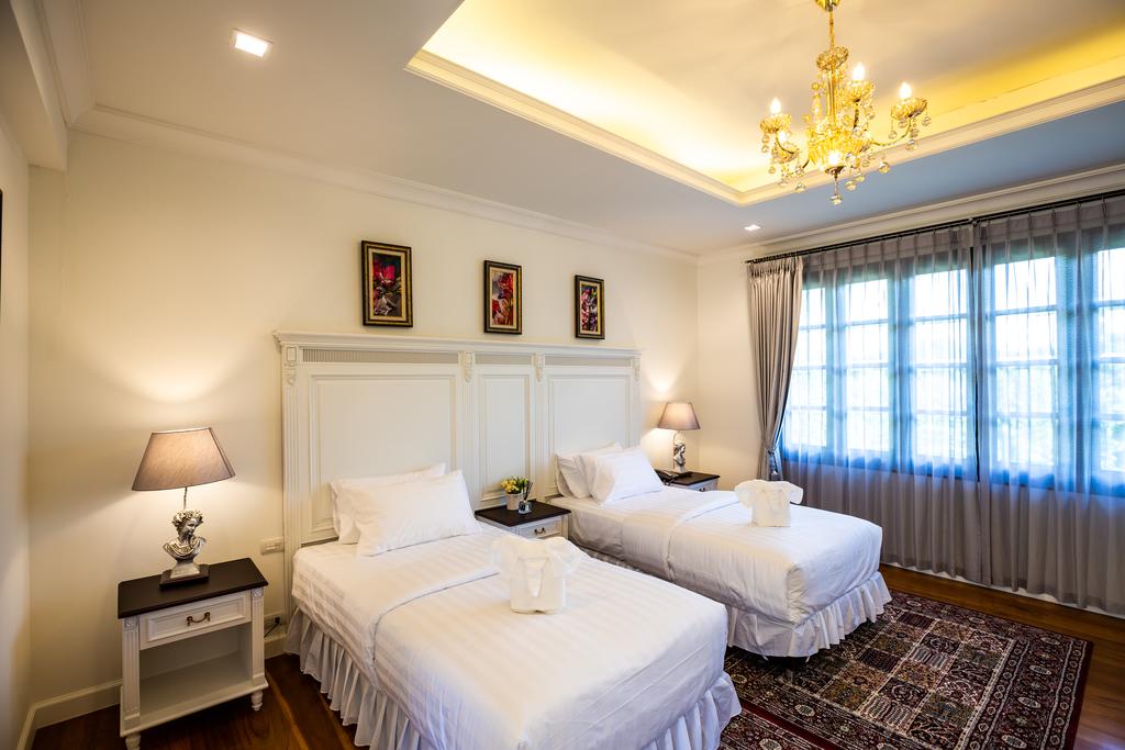 Luxury, Twin Beds