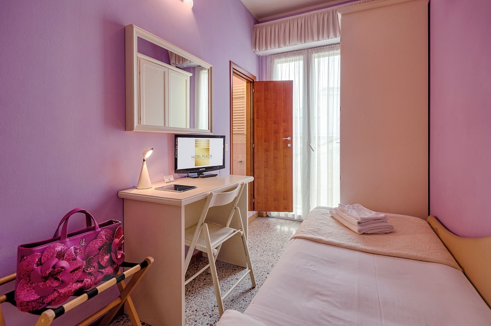 HOTEL PLAZA 30/53