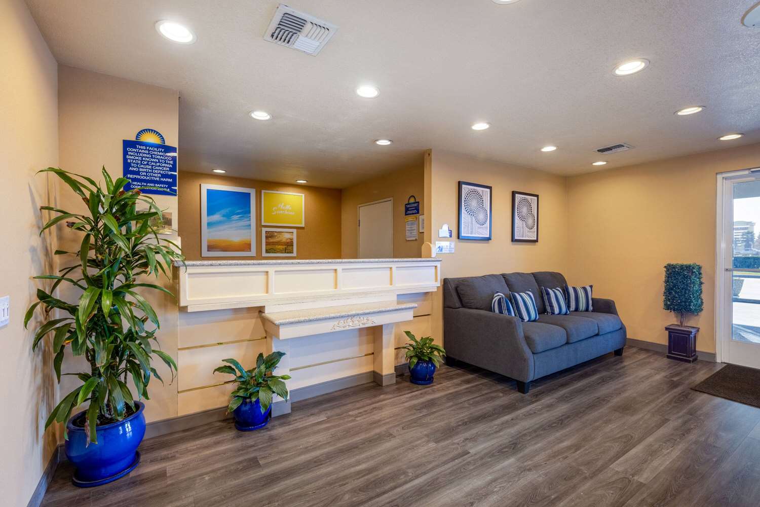 Days Inn by Wyndham Lathrop 24/37