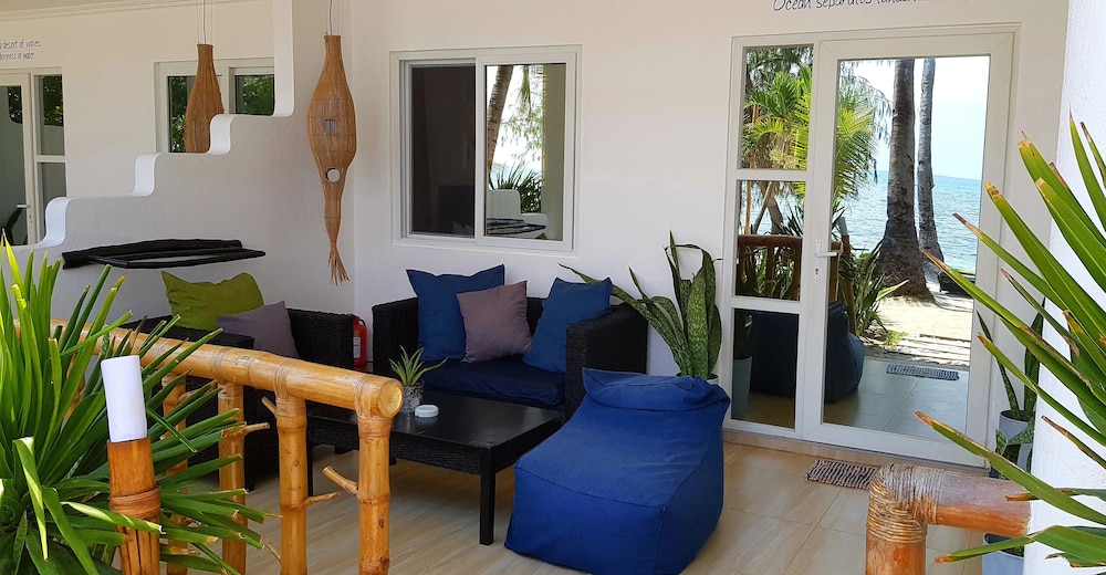 Ocean Vida Beach And Dive Resort 35/65