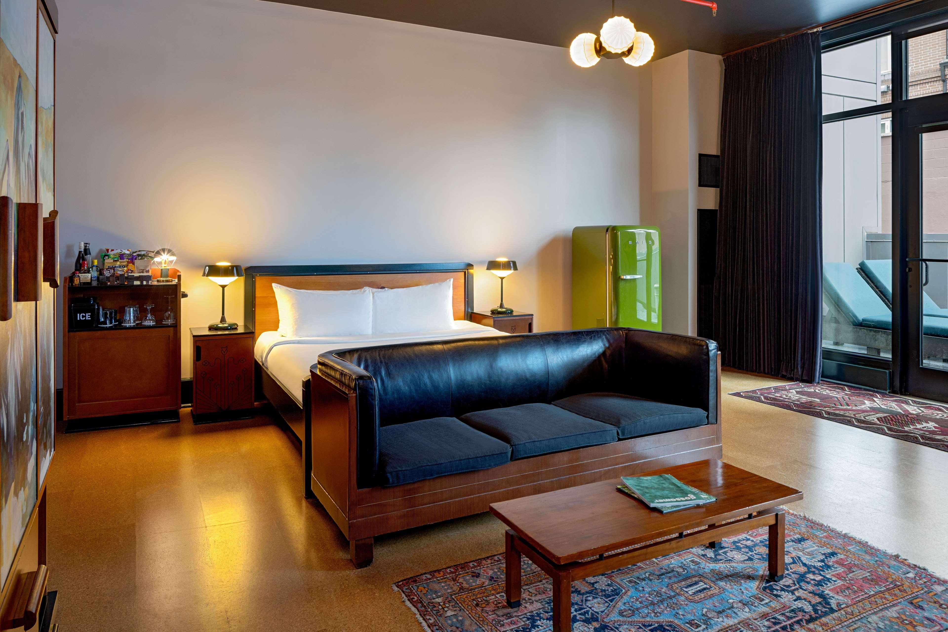 Room, King Bed, Shared Patio