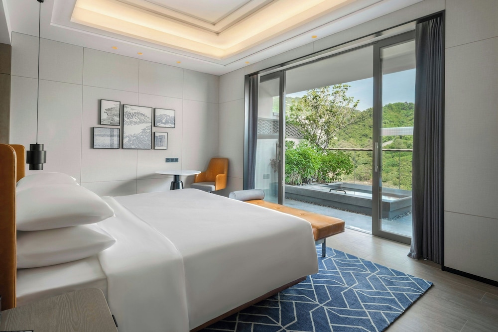 Sheraton Maoming Hot Spring Resort 5/30