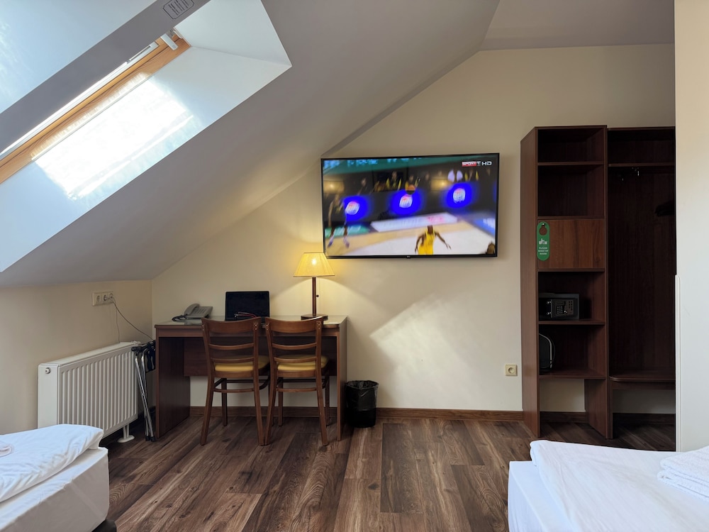 Room, Twin Beds, Attic، Memel Hotel 4/5