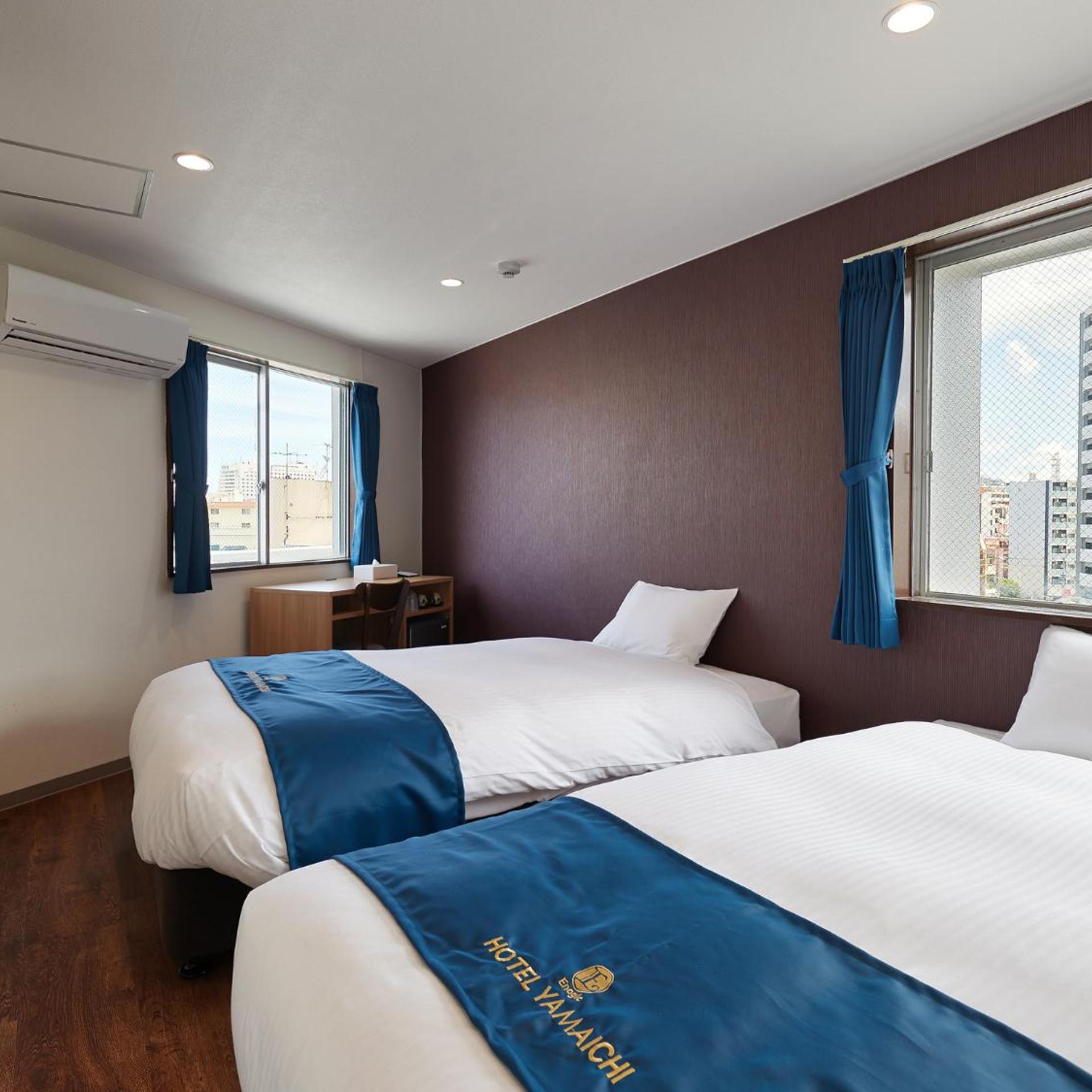 ROOM, TWIN BEDS