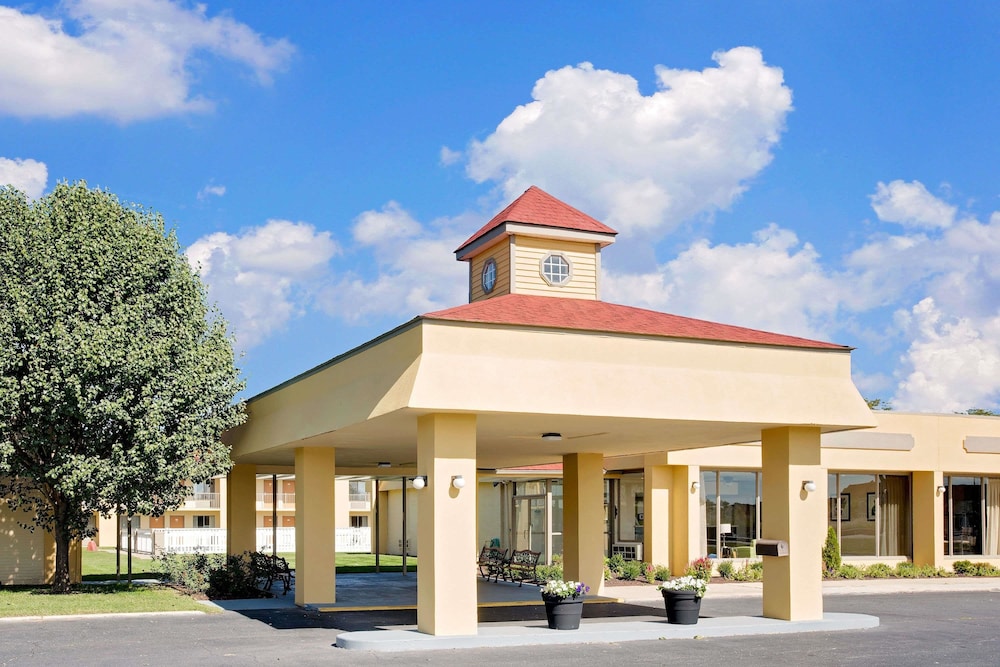 Days Inn By Easton 1/18