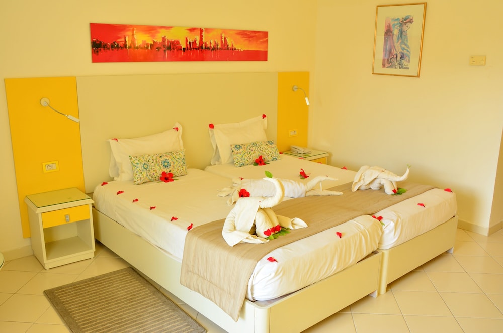 غرفة بسريرين منفصلين بإطلالة على الحديقة مفردة بسرير مزدوج، Hotel Sidi Mansour Resort & Spa 2/2