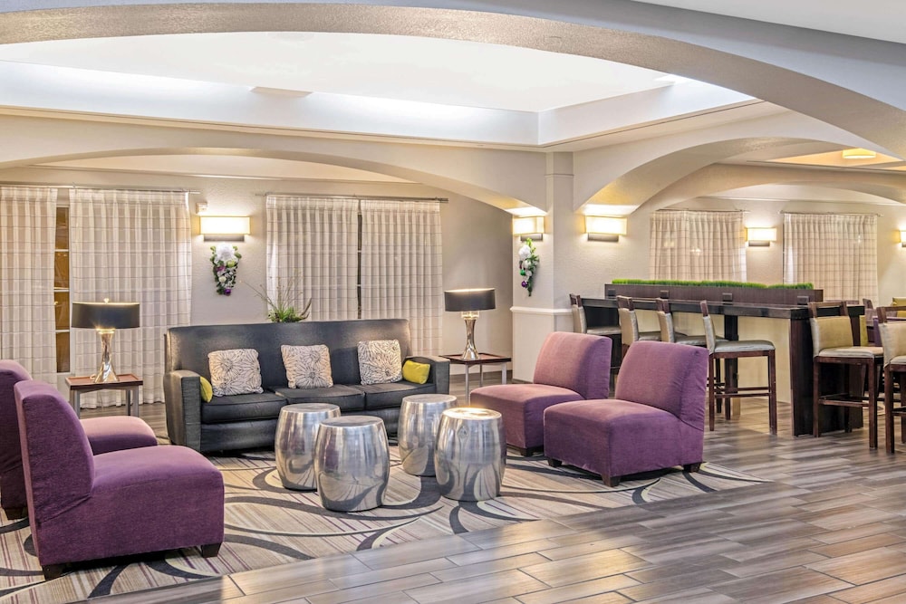 La Quinta Inn & Suites by Wyndham San Antonio Airport 39/63