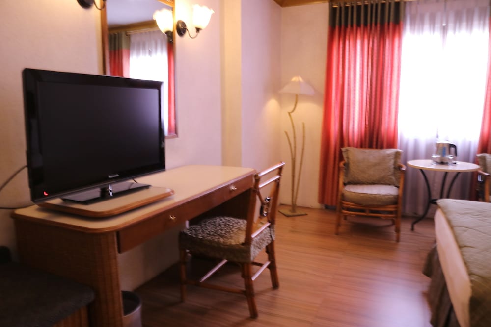 Golden Pine Hotel 31/41