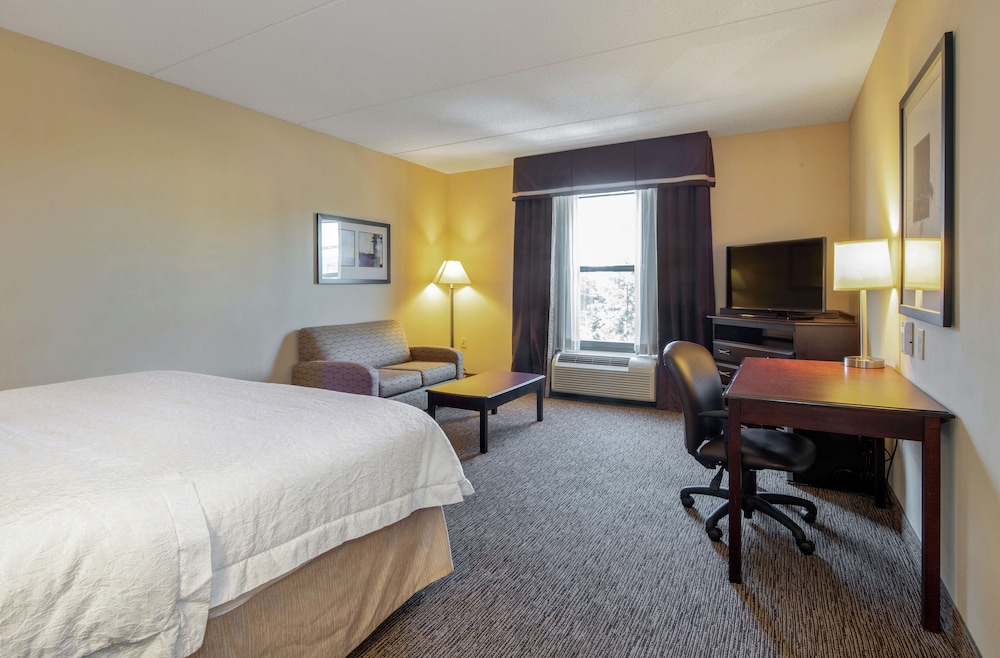 Hampton Inn & Suites Burlington NC 13/66