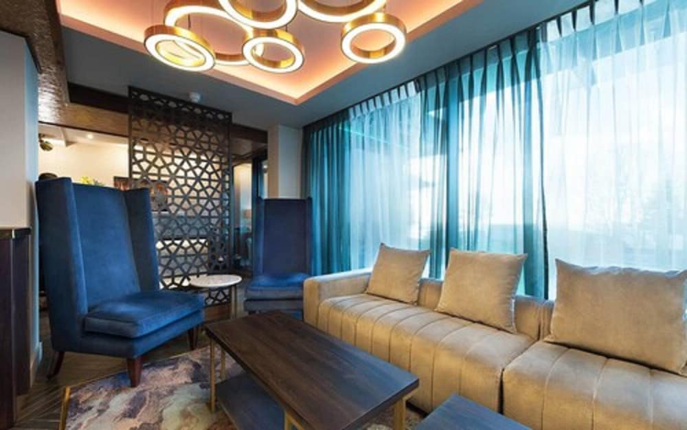 Seven Hotel 42/57