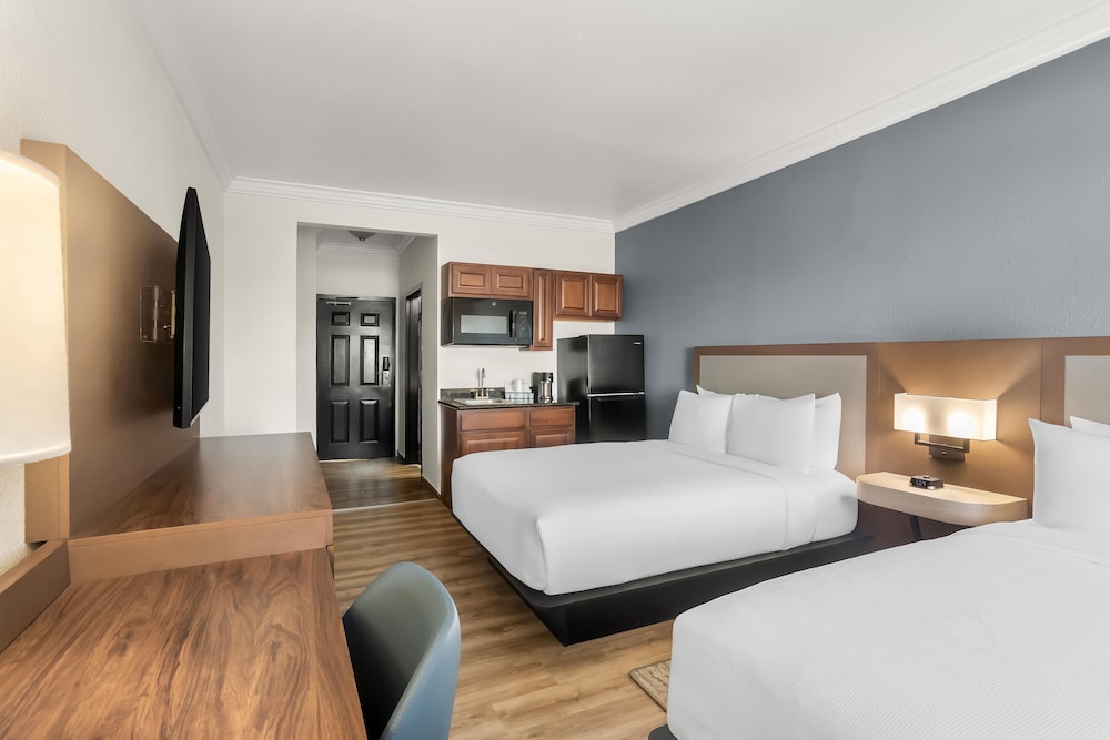 Room, 2 Queen Beds, Kitchenette