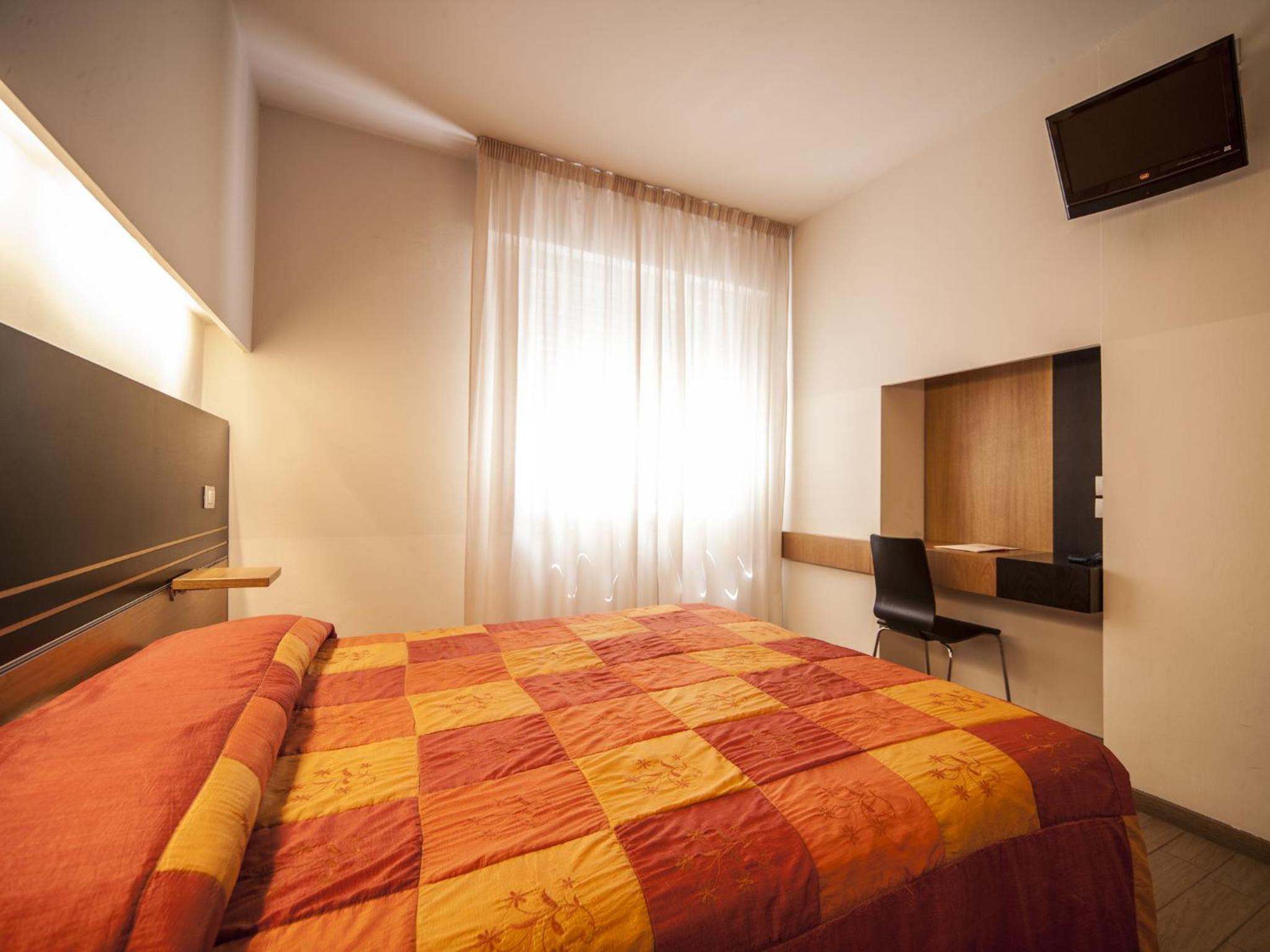 ROOM, QUADRUPLE
