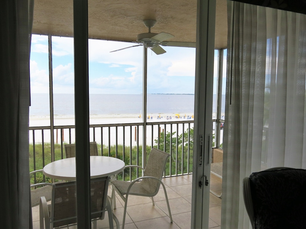 Pink Shell Beach Resort & Marina 24/40