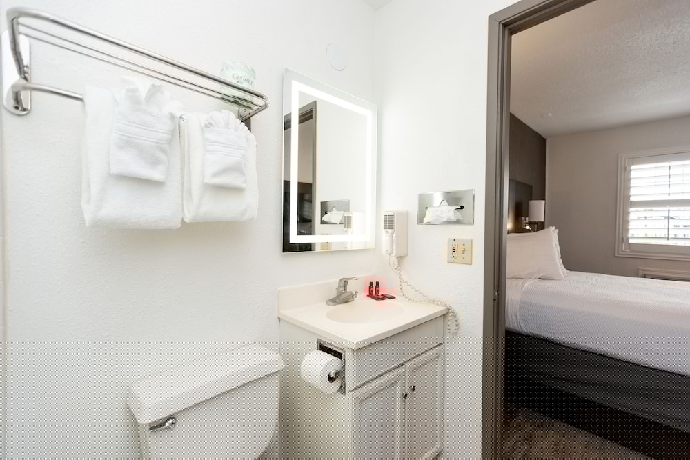 Surestay Hotel By Best Western Seaside Monterey 12/33