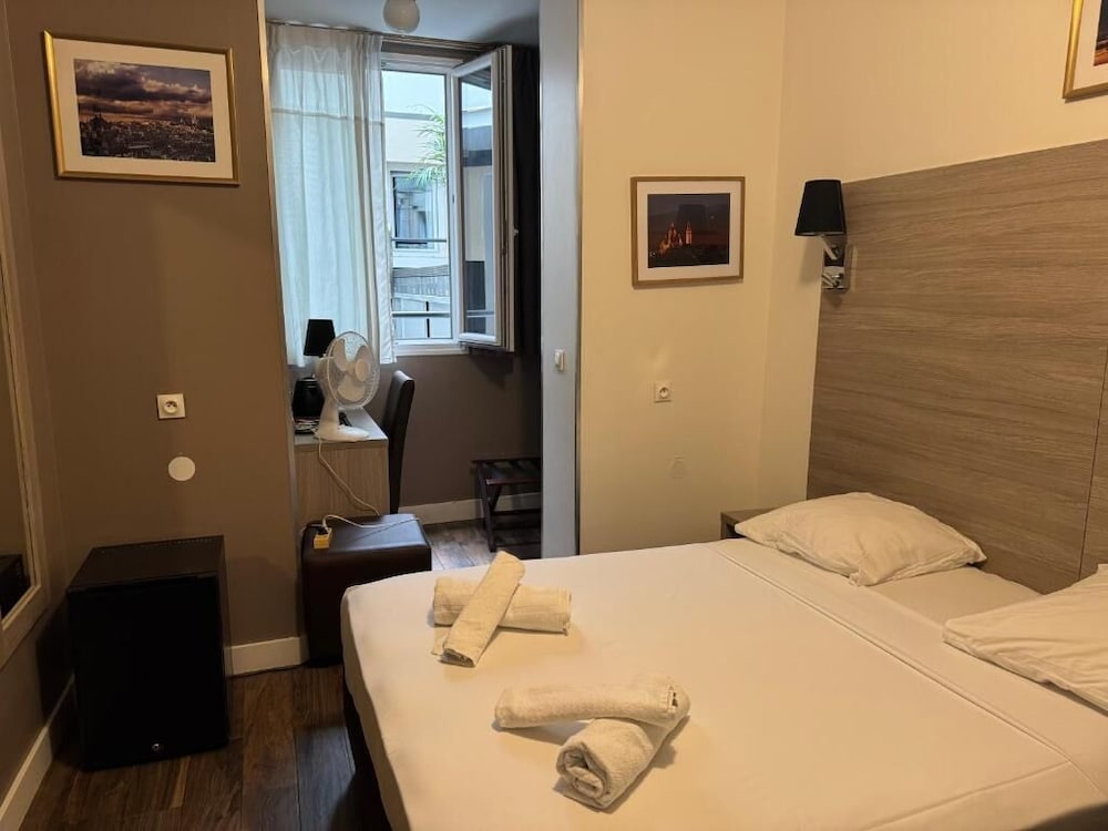 Paris Rooms & Dreams Hotel 8/21