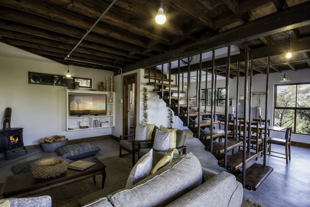 A Hilltop Country Retreat 33/50