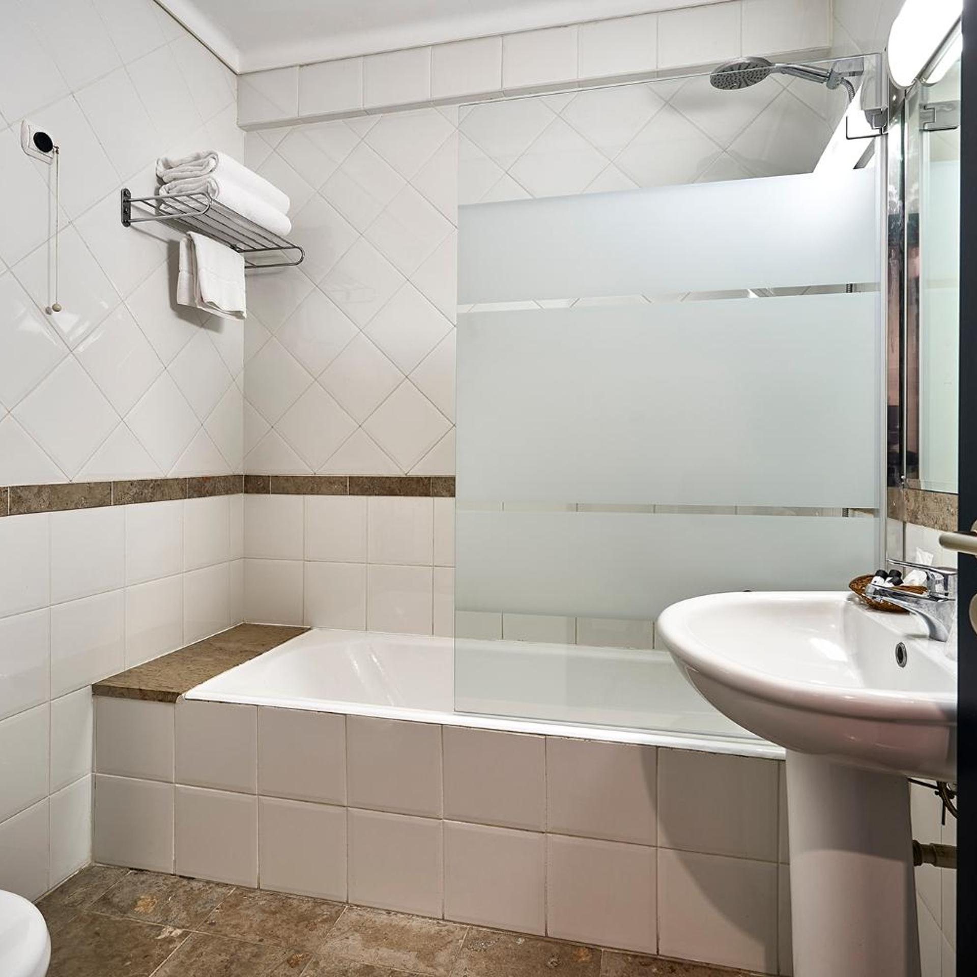 Jose Estevao Hotel 49/55