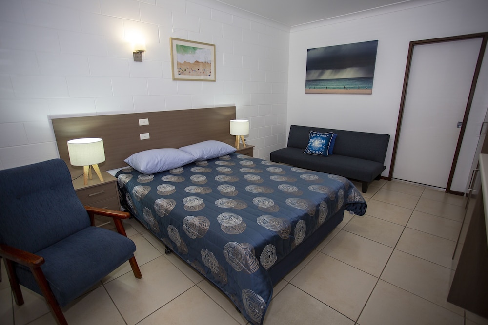 Moffat Beach Motel 24/62
