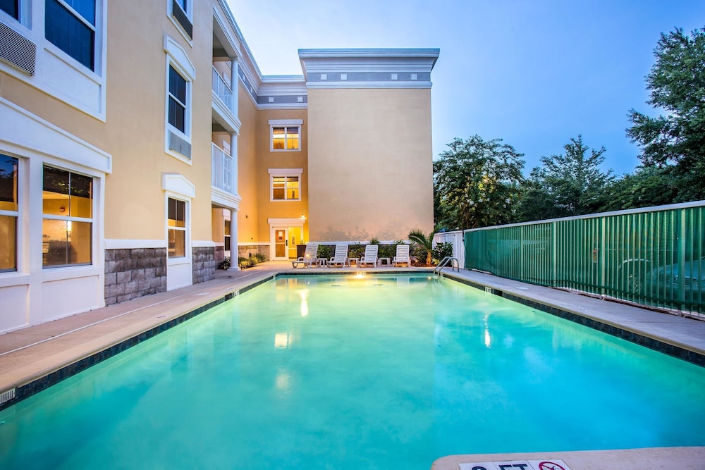 Comfort Suites At Isle Of Palms Connector 7/48