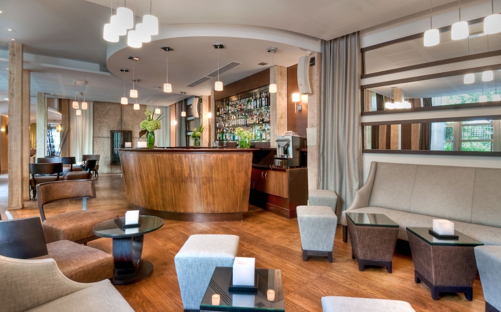Ampere Hotel 12/80