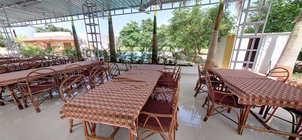 Gir Jungle Lodge 21/38