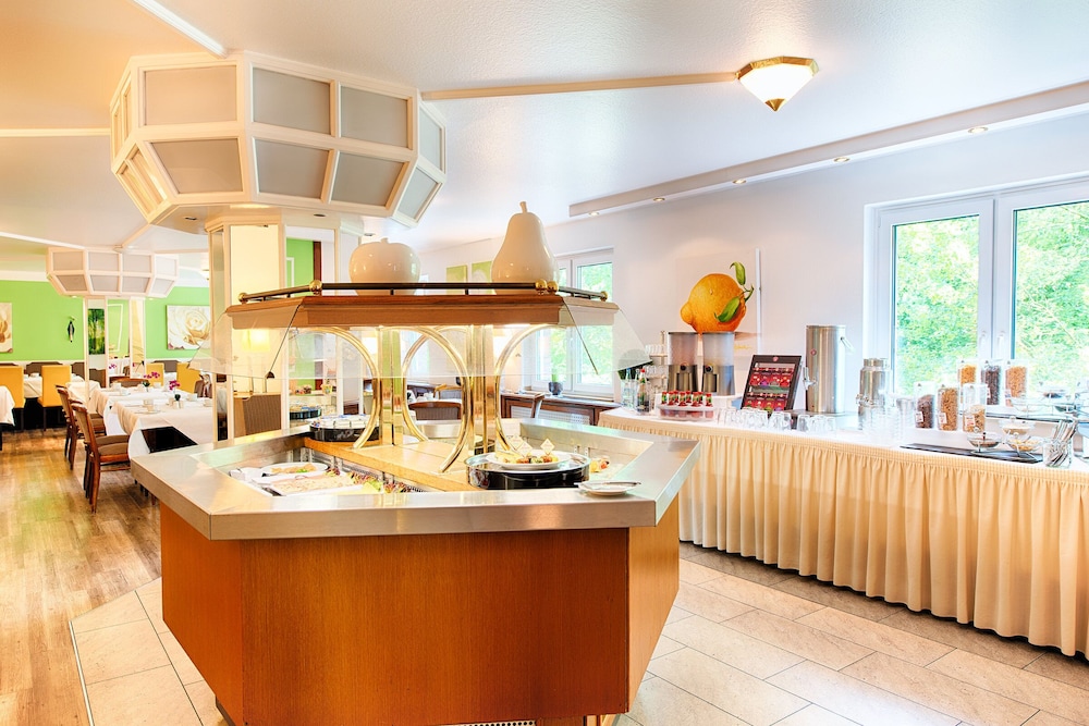 Holiday Inn - The Niu, Stream Monchengladbach 57/71