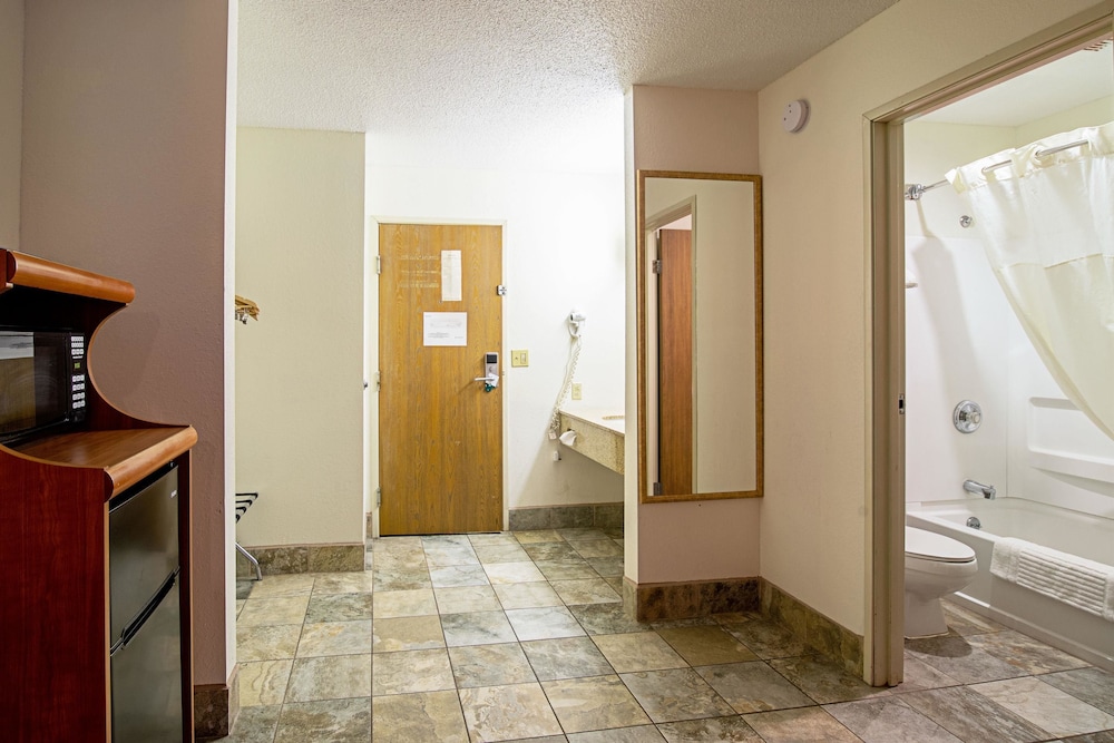 Quality Inn Aberdeen, SD 10/37