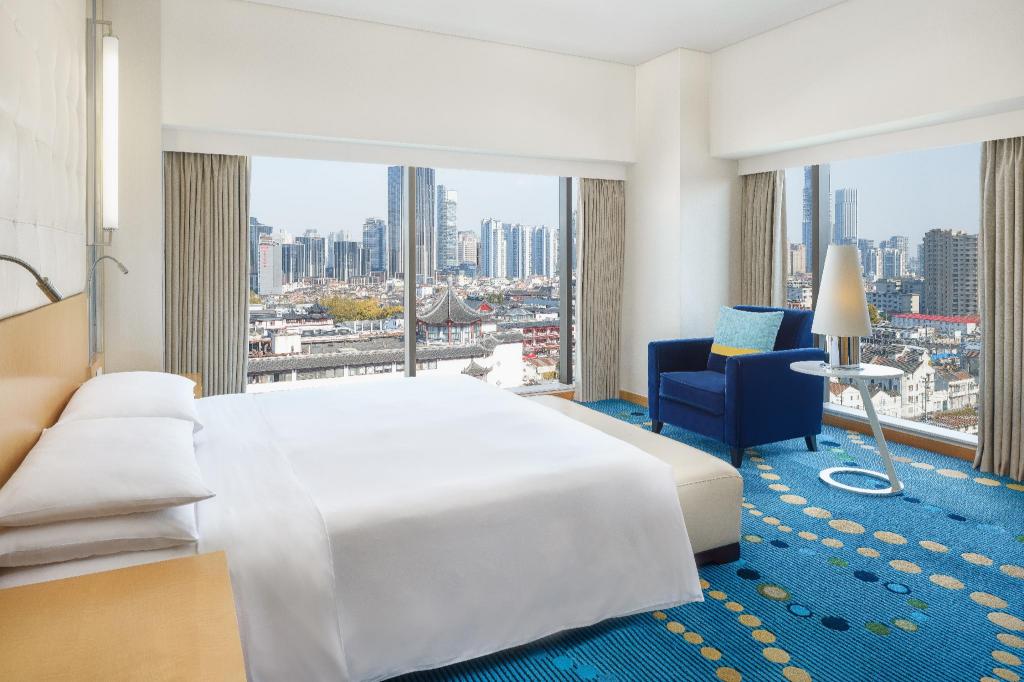 Bund, Suite, King Bed, River View, Club Lounge Access