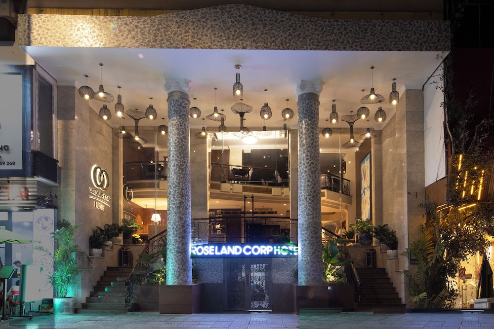 Roseland Corp Hotel 4/42