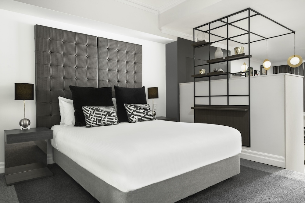 Mantra 2 Bond Street Sydney 15/62