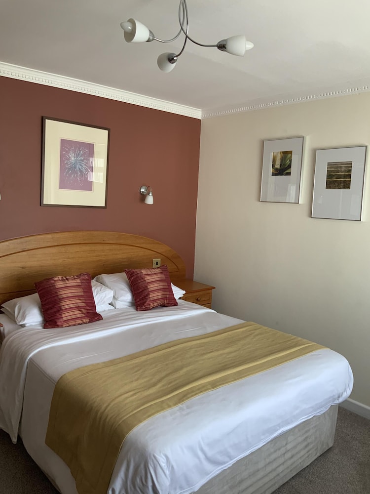 ROOM, DOUBLE BED, PARTIAL COAST VIEW