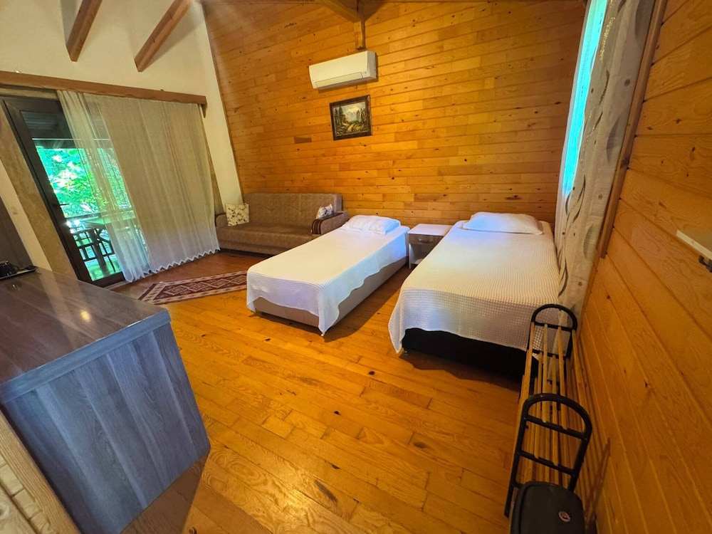 بنغل بسرير مزدوج وسريرين منفصلين، Maji Village 5/6