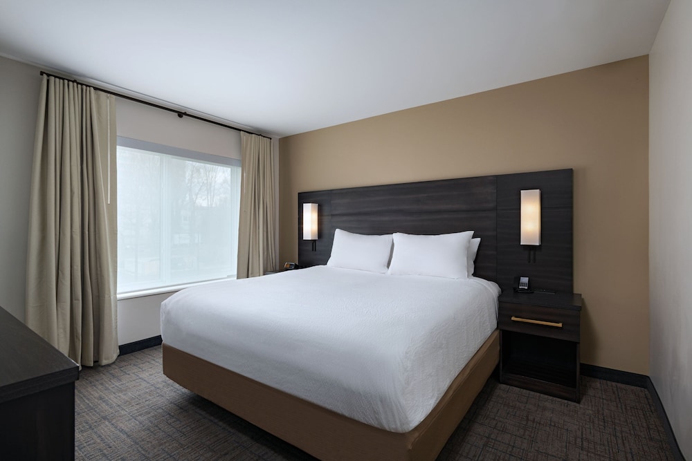 Residence Inn by Marriott New Brunswick Tower Center Blvd 6/32