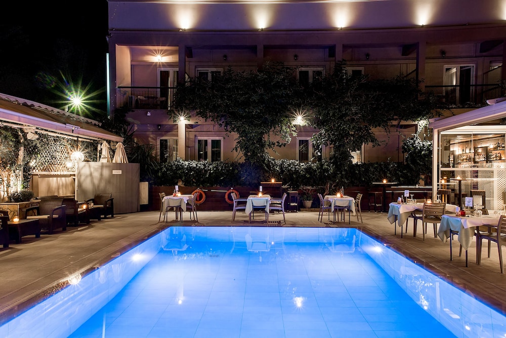 Telesilla Hotel 5/74