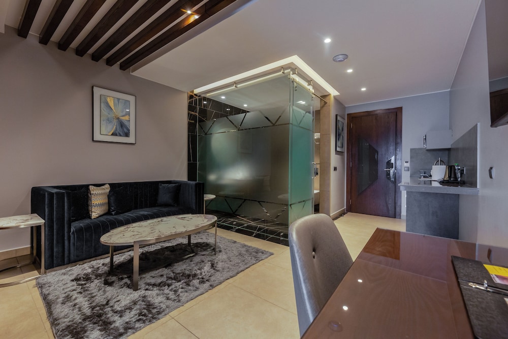 Oak Plaza Suites 50/66