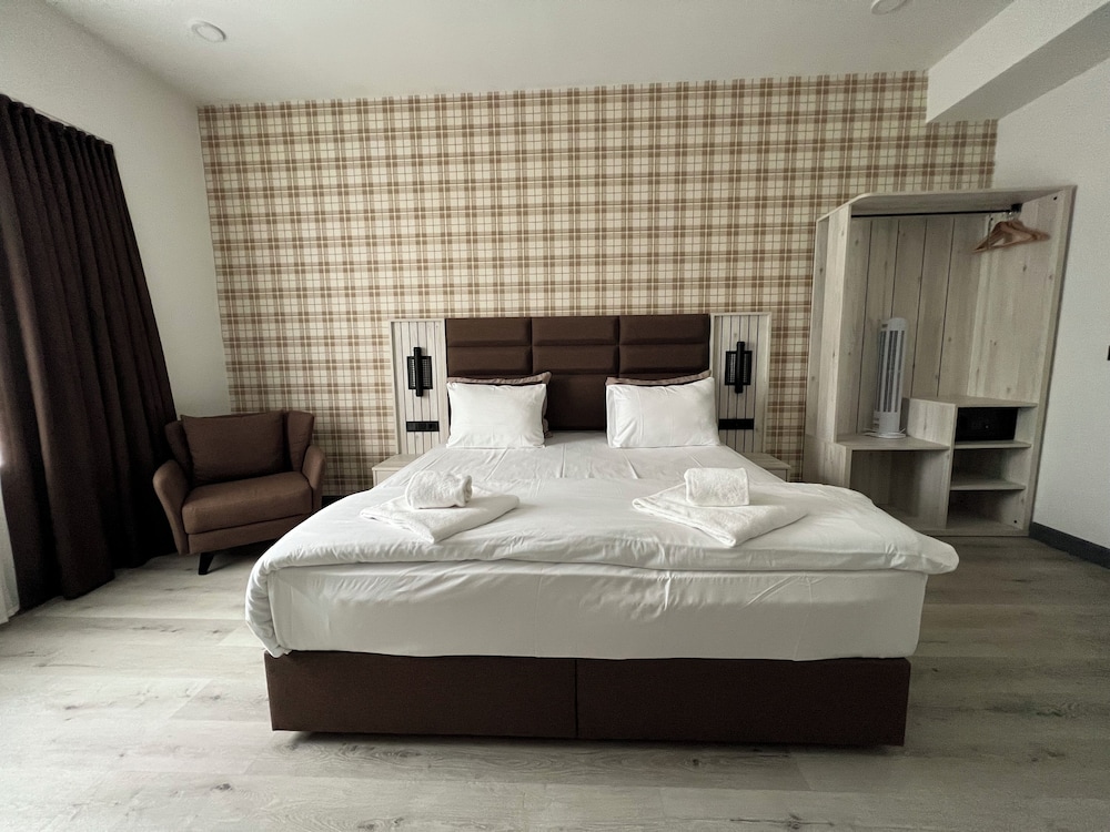 ROOM, SINGLE