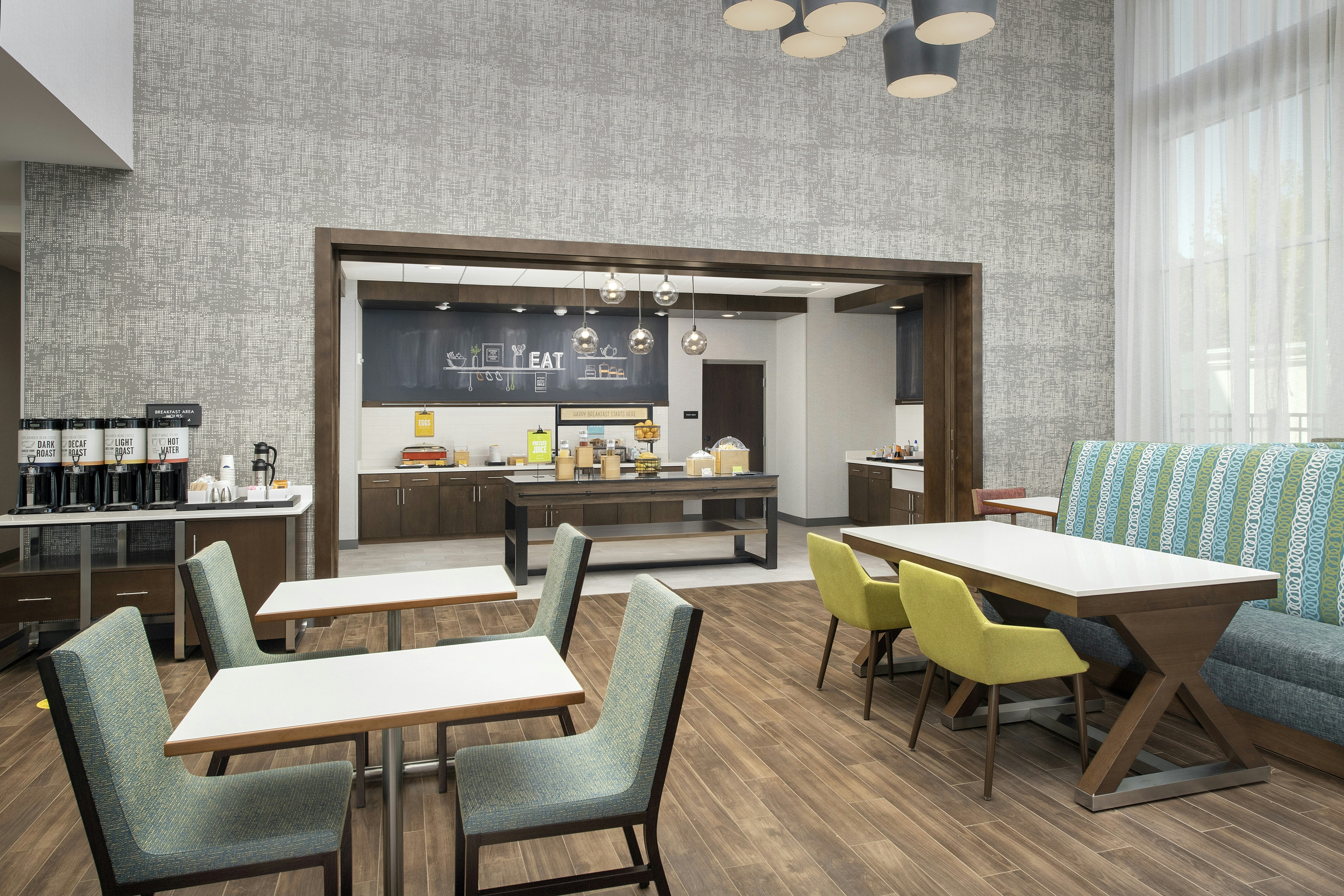 Hampton Inn Suites Charlotte Airport Lake Pointe 24/38