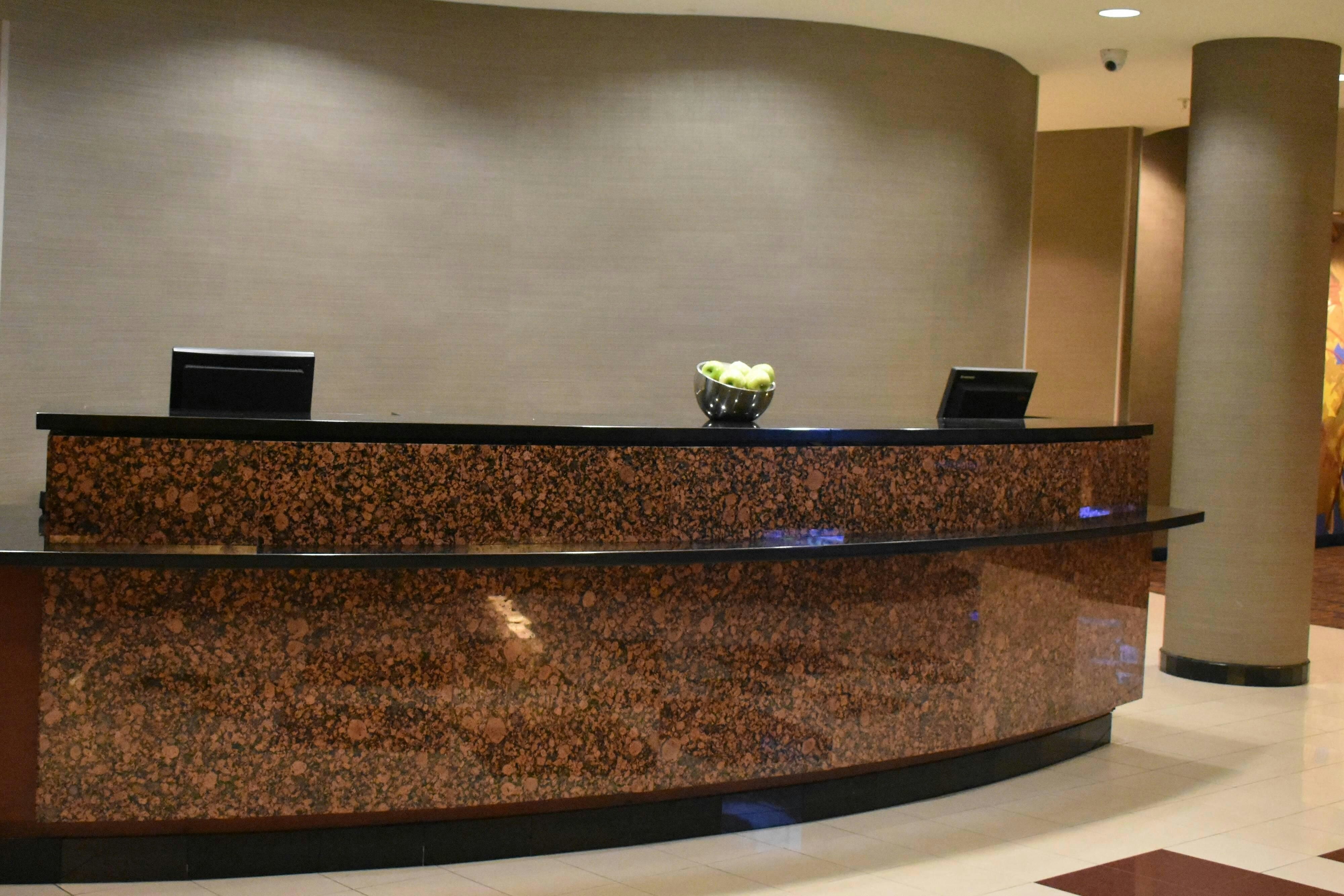 Courtyard By Marriott Republic Aprt Long Island Farmingdale 10/71