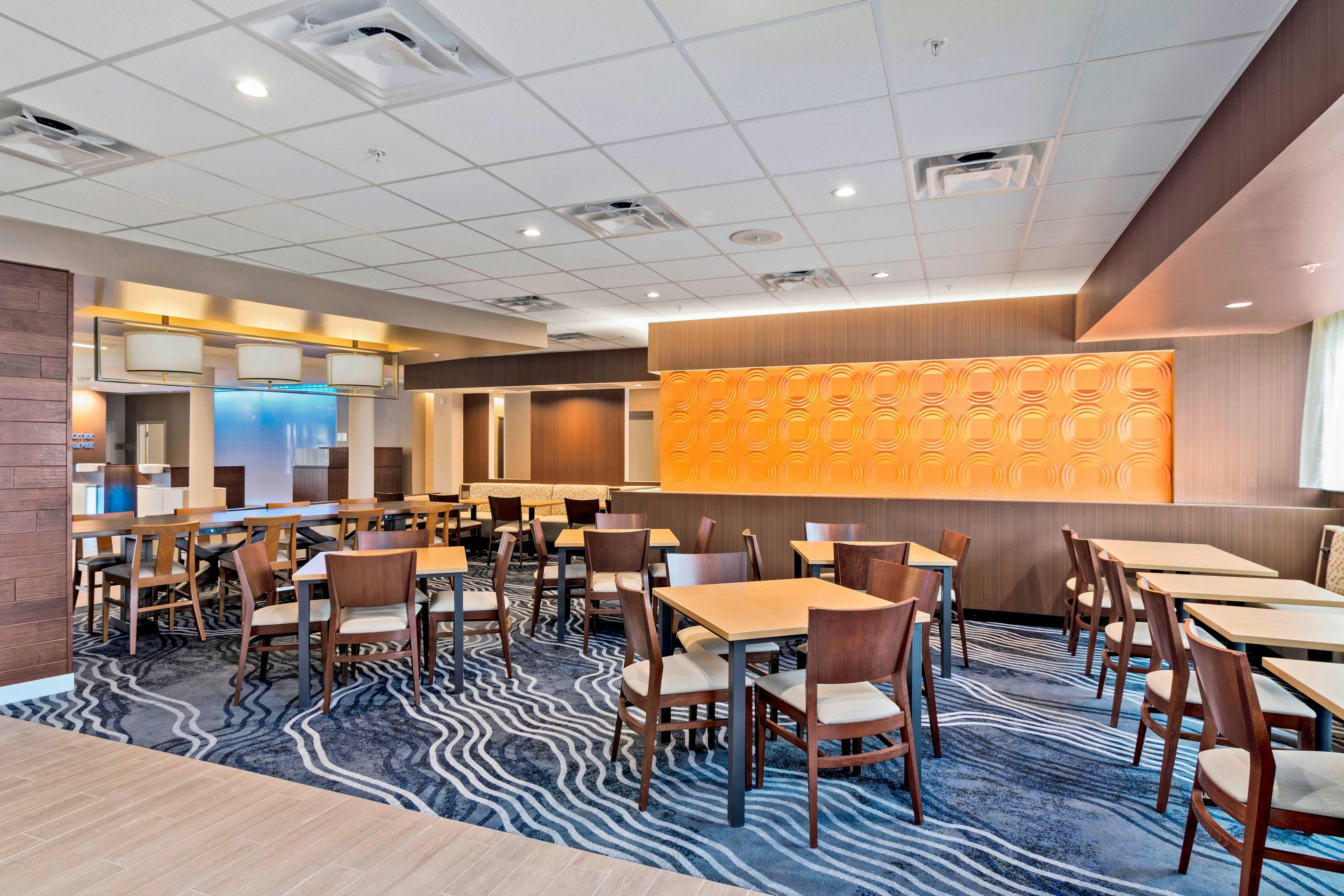 Fairfield Inn & Suites by Marriott St Petersburg North 24/25