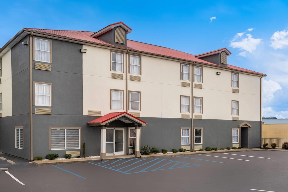 Super 8 by Wyndham Chattanooga East/Hamilton Place 3/47
