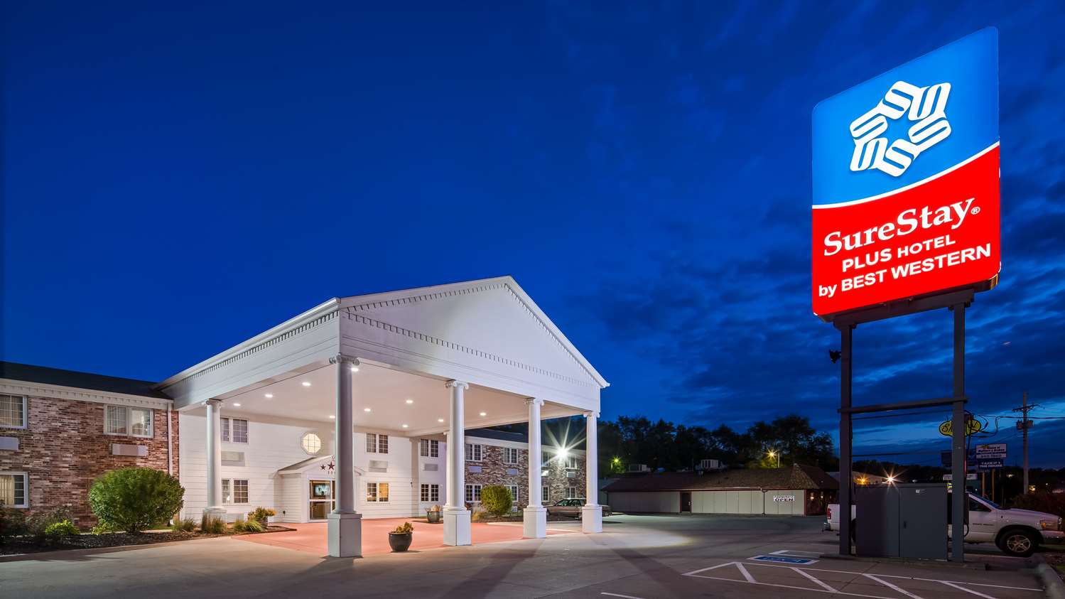 Baymont by Wyndham Bellevue Omaha 1/8