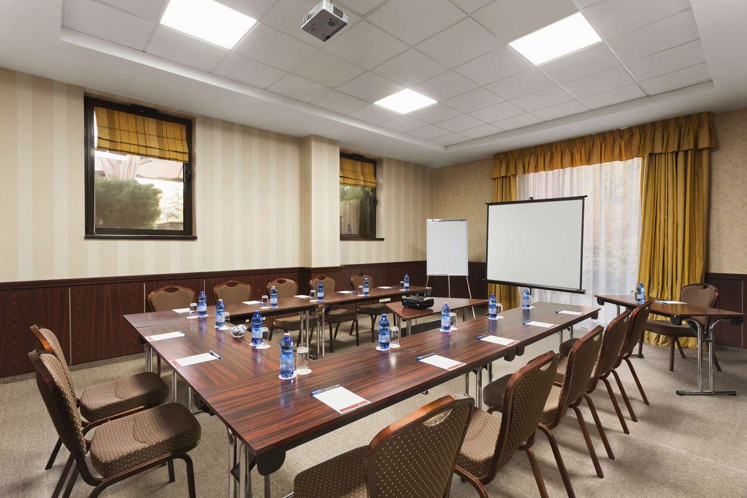 Ramada Hotel & Suites by Wyndham Bucharest North 11/15