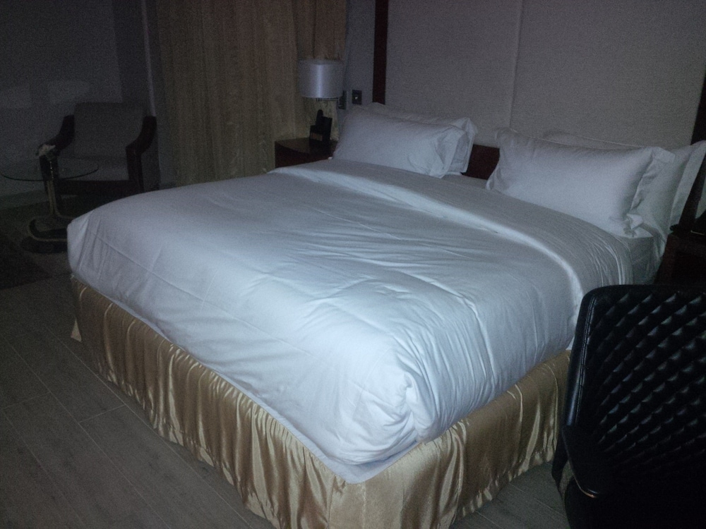 Pearlwort Hotel and Suites 15/45