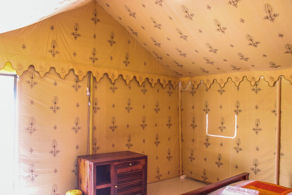 Dynasty Desert Camp 3/50