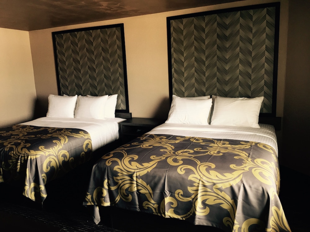 AArya Hotel By Niagara Fashion Outlets 11/44