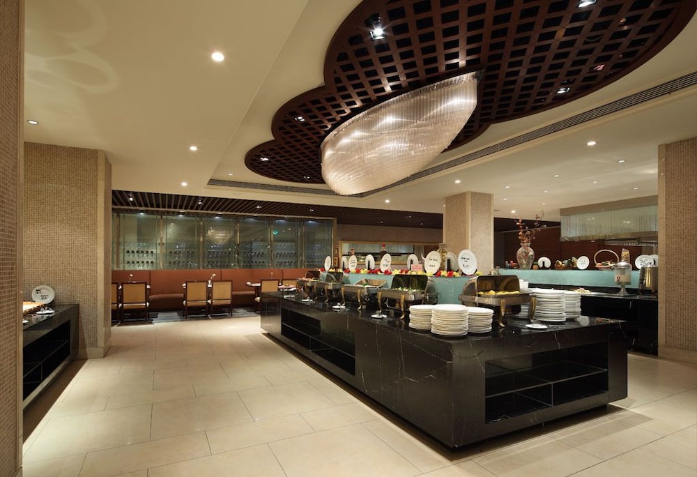 West Capital International Hotel 12/50