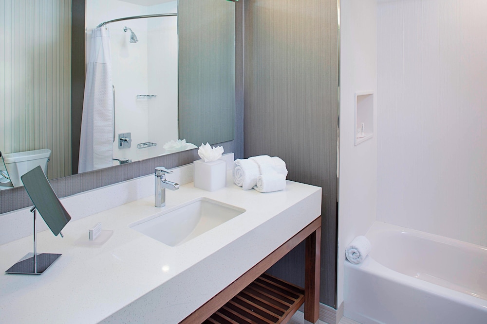 COURTYARD by MARRIOTT DALLAS CARROLLTON 46/49