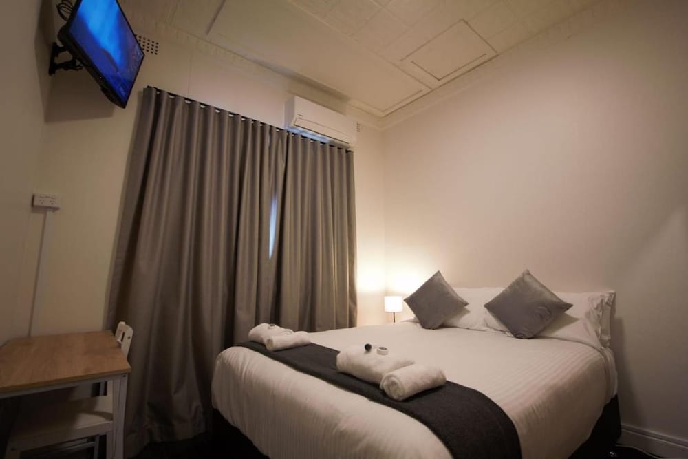Sydney Junction Hotel 9/30