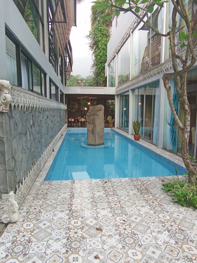 The Culture Hotel and Gallery 10/11
